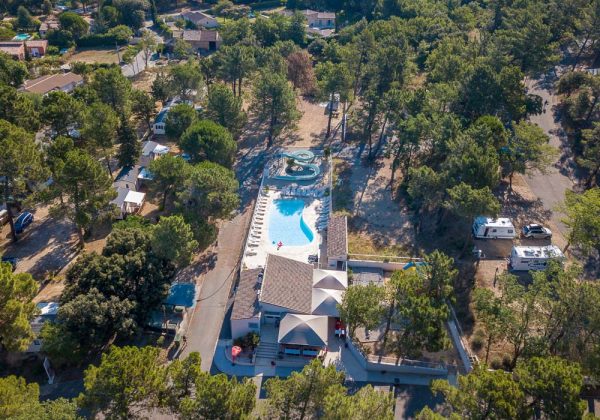 Camping La Pinède En Provence