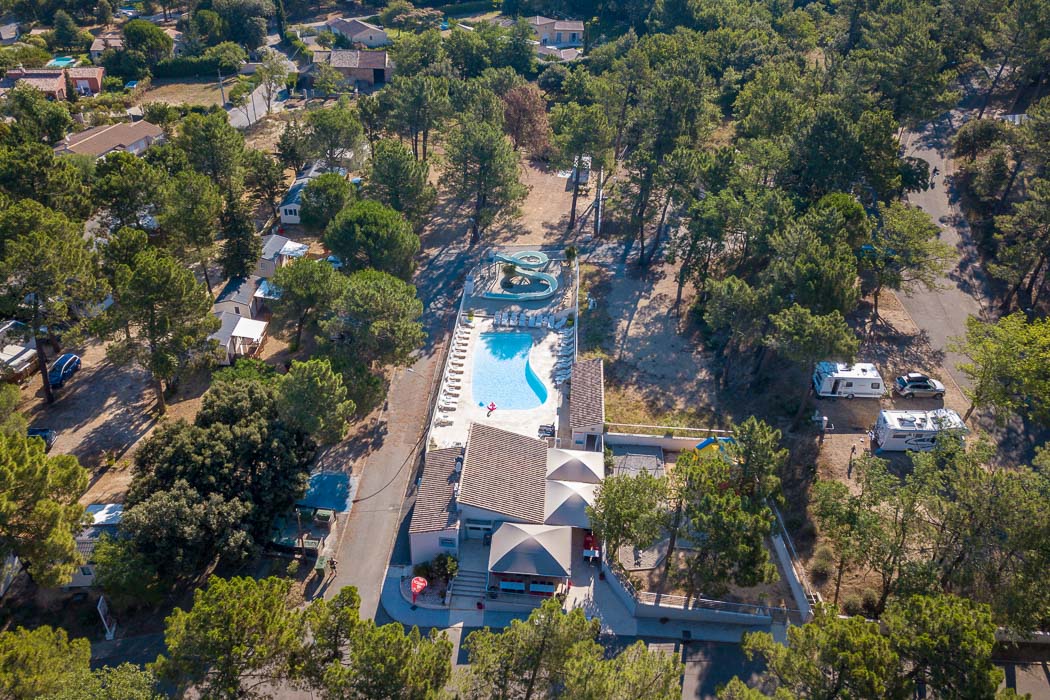 Camping La Pinède En Provence