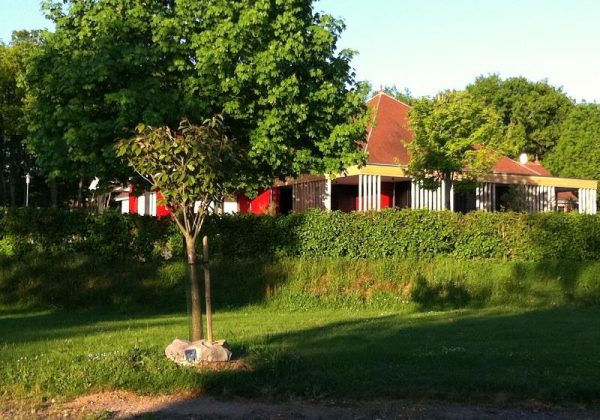 Camping Val Vert En Berry