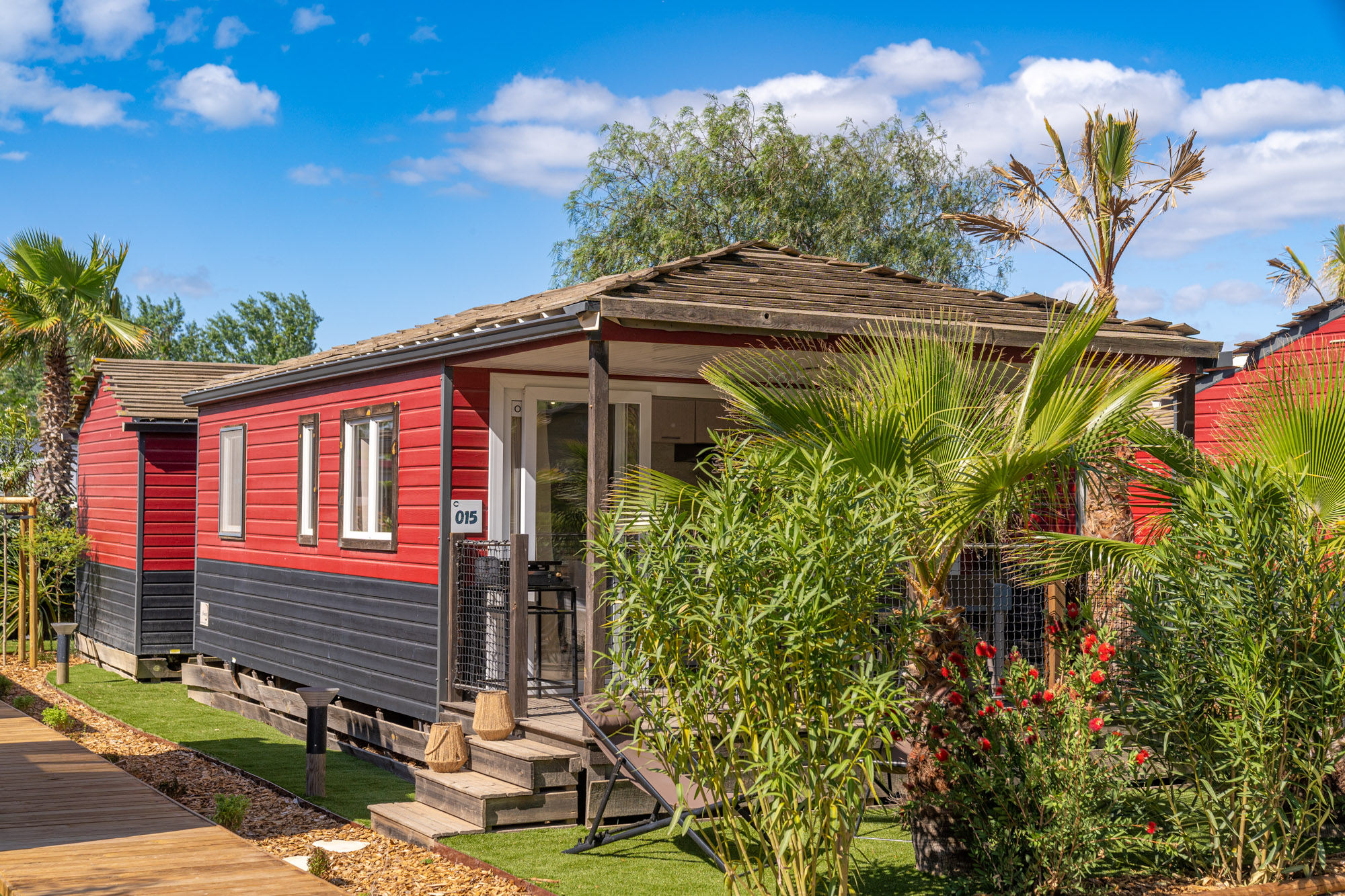 Cottage Cap'tain Sparrow Premium extérieur — Camping Californie Plage Vias Plage