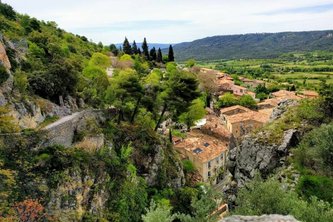 Village de Moustiers-Sainte-Marie proche du camping